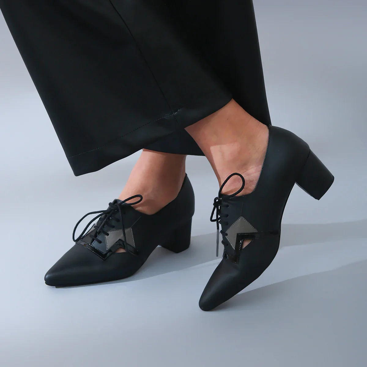 WOMEN'S SHOES