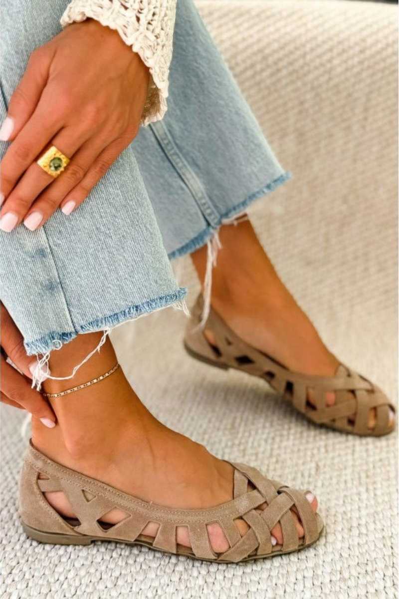 Flat Open Toe Sandals with Crisscross fabric