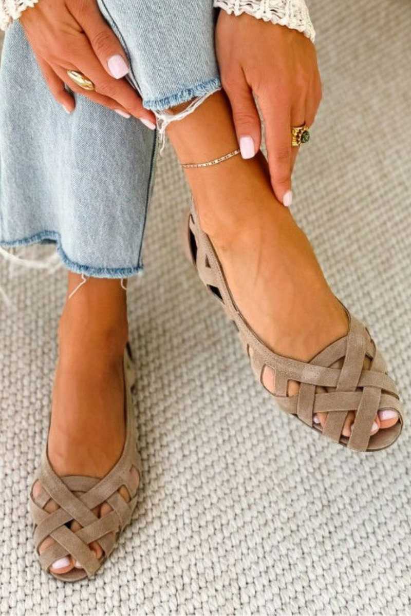 Flat Open Toe Sandals with Crisscross fabric