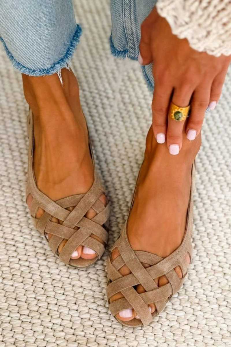 Flat Open Toe Sandals with Crisscross fabric